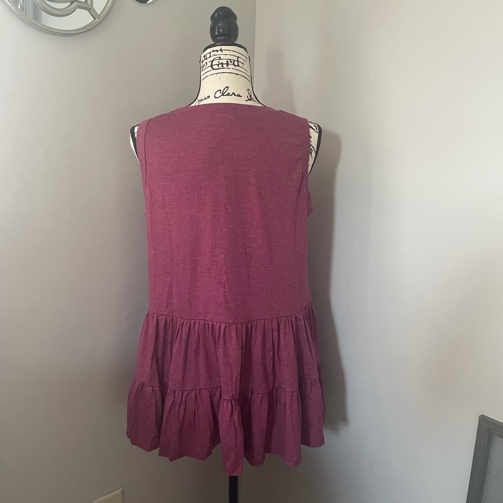 Sleeveless Maroon Ruffled top 💕 - Picture 5 of 8